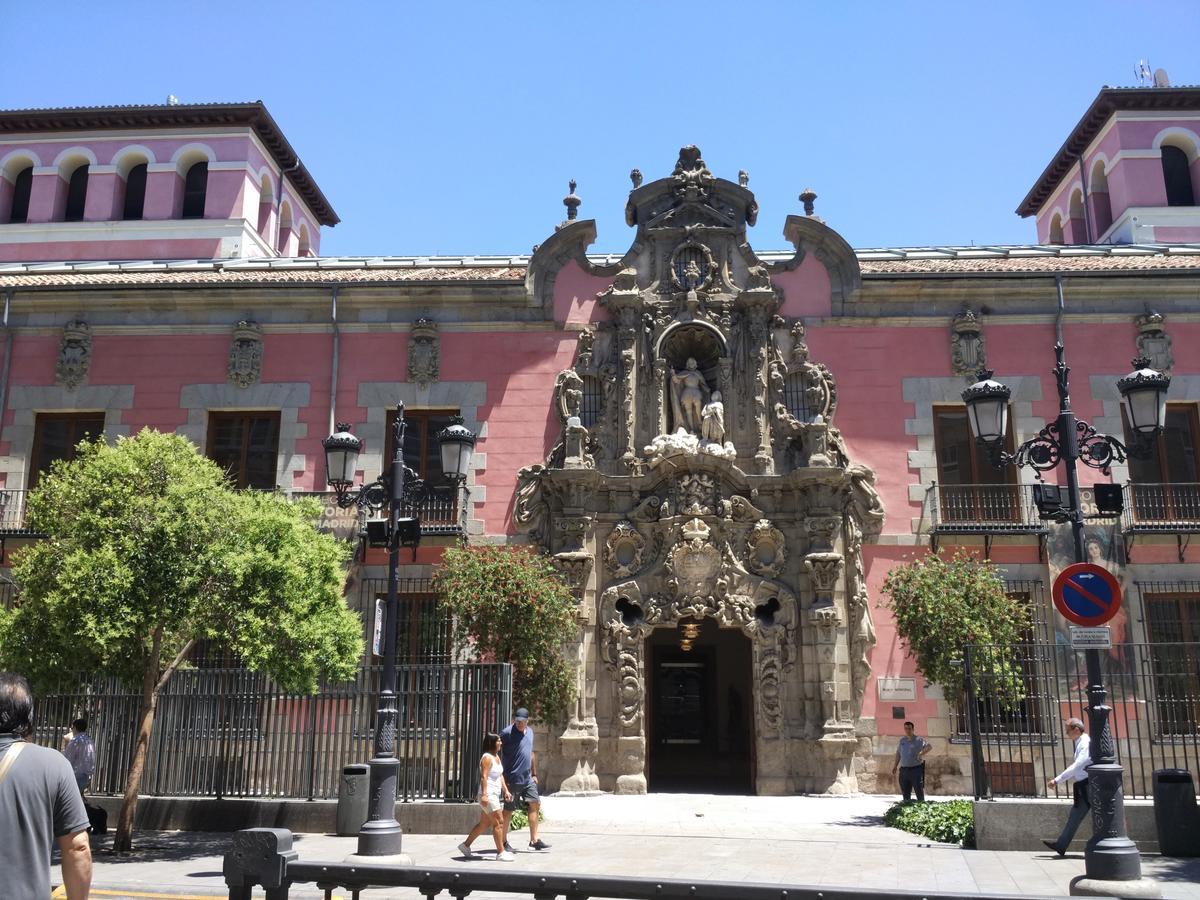 Pension Dominguez Madrid Bagian luar foto