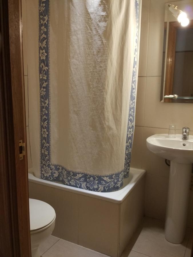 Pension Dominguez Madrid Bagian luar foto