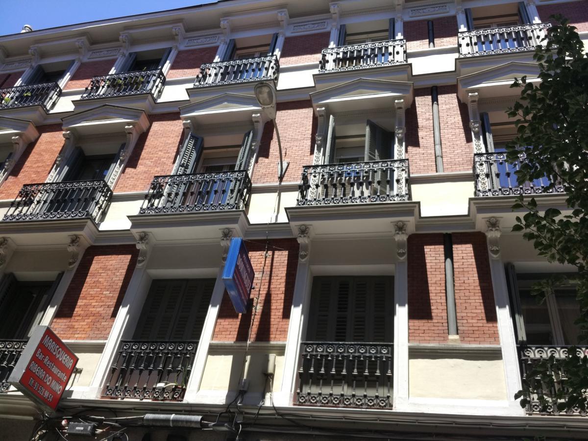 Pension Dominguez Madrid Bagian luar foto