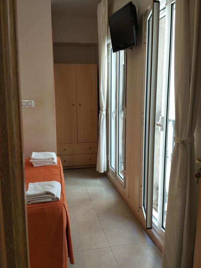 Pension Dominguez Madrid Bagian luar foto
