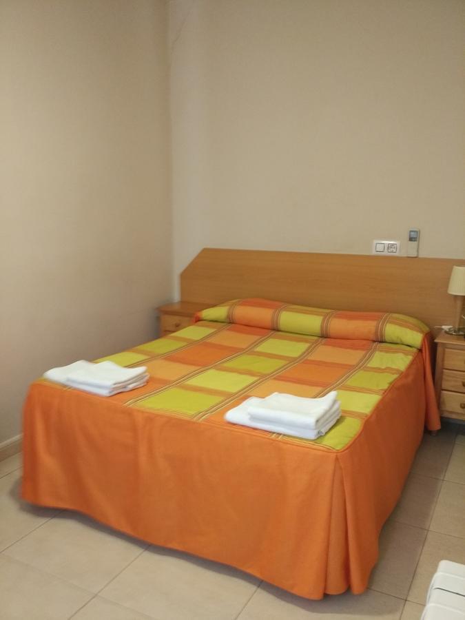 Pension Dominguez Madrid Bagian luar foto