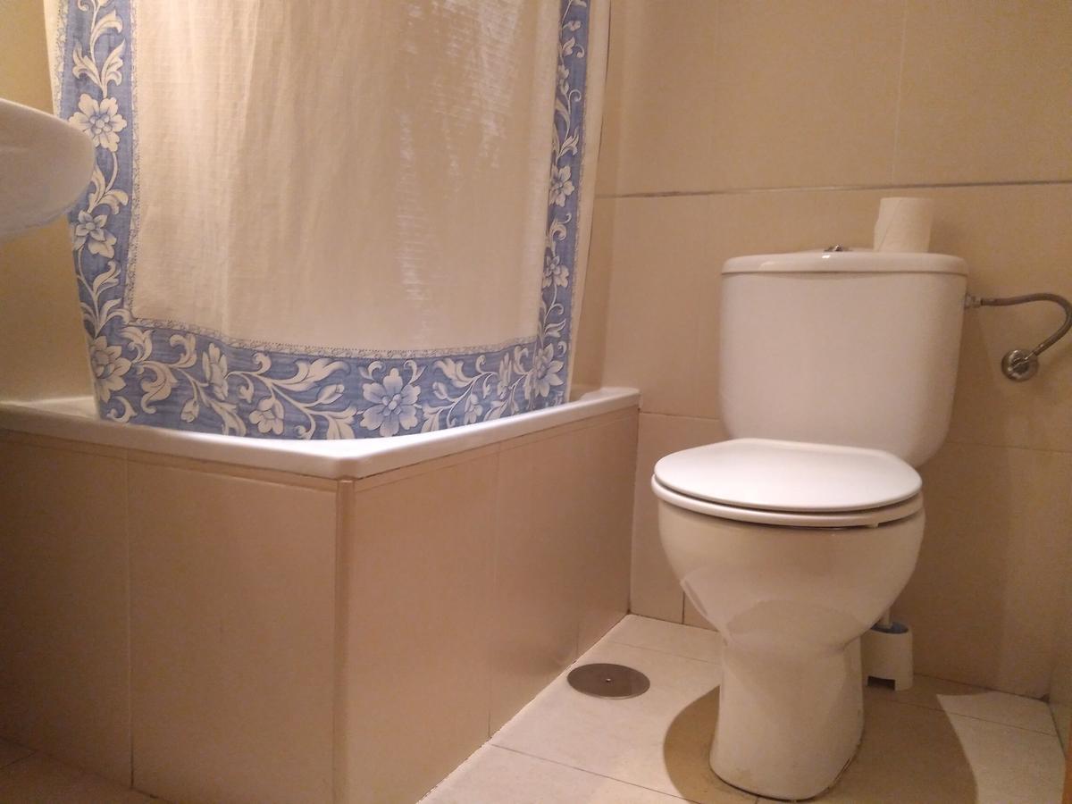 Pension Dominguez Madrid Bagian luar foto