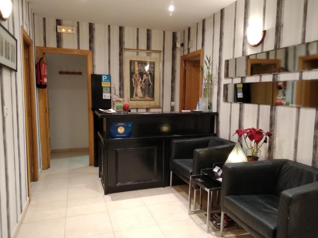 Pension Dominguez Madrid Bagian luar foto