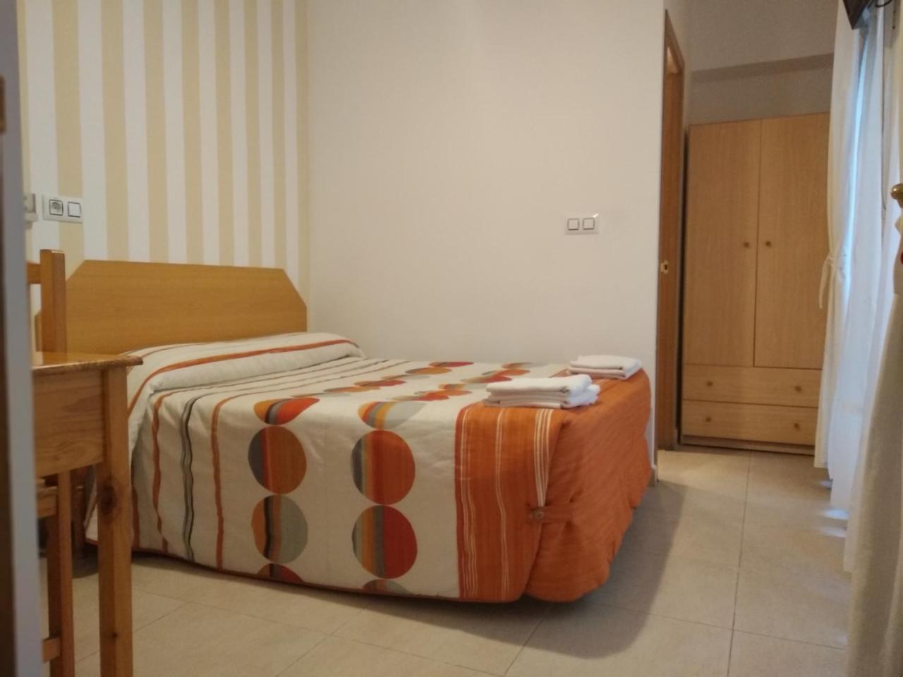Pension Dominguez Madrid Bagian luar foto