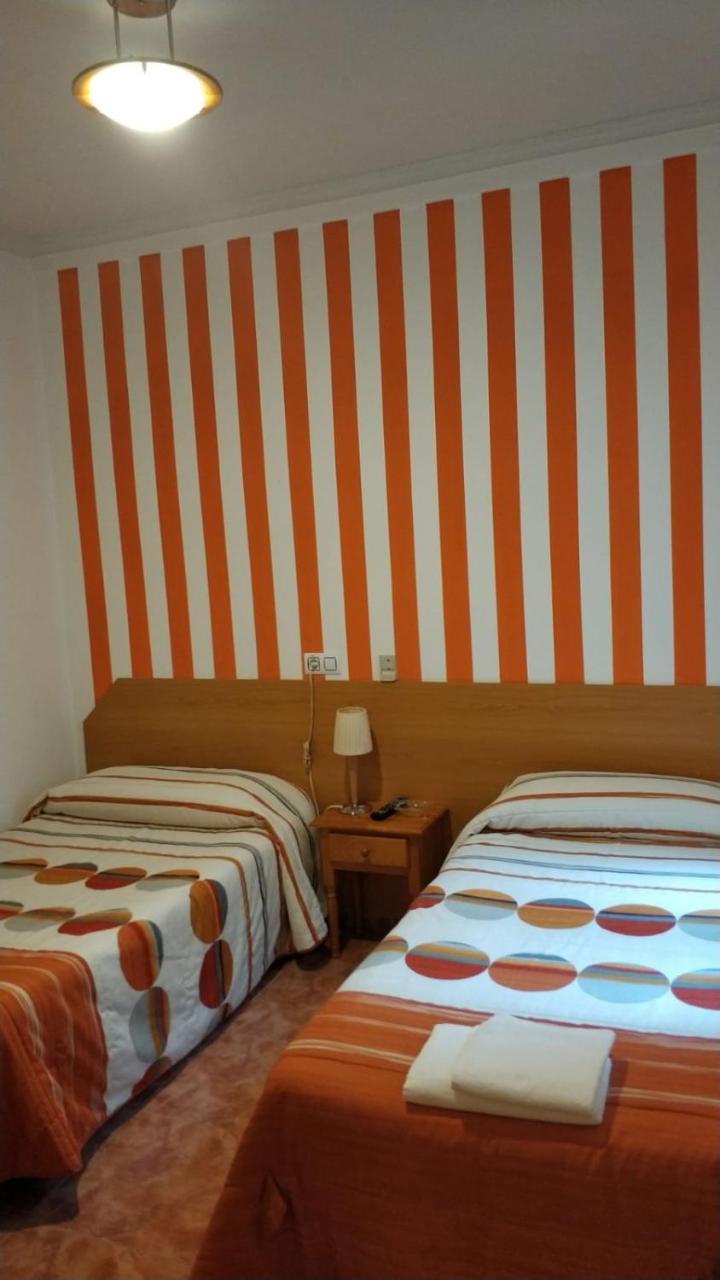 Pension Dominguez Madrid Bagian luar foto